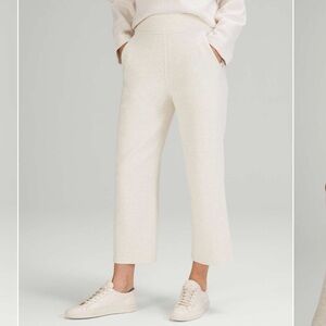 Ribbed Straight Leg Super-High-Rise Crop 23"
Heathered White Opal